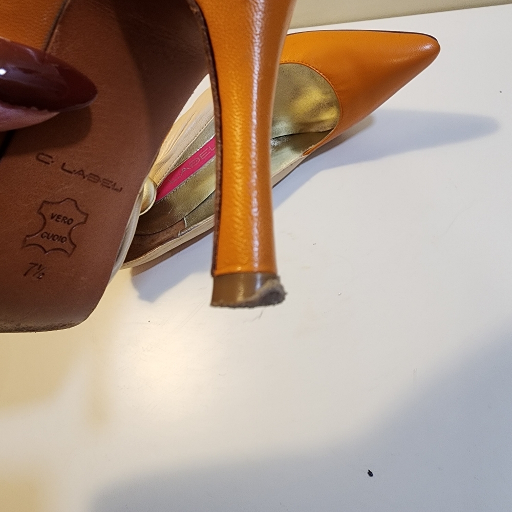 C. Label Two-Tone Orange and Cream Pointed-Toe Heels Sz 7.5 - Picture 9 of 16